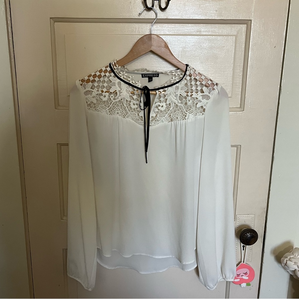 Express tie blouse - Picture 3 of 4
